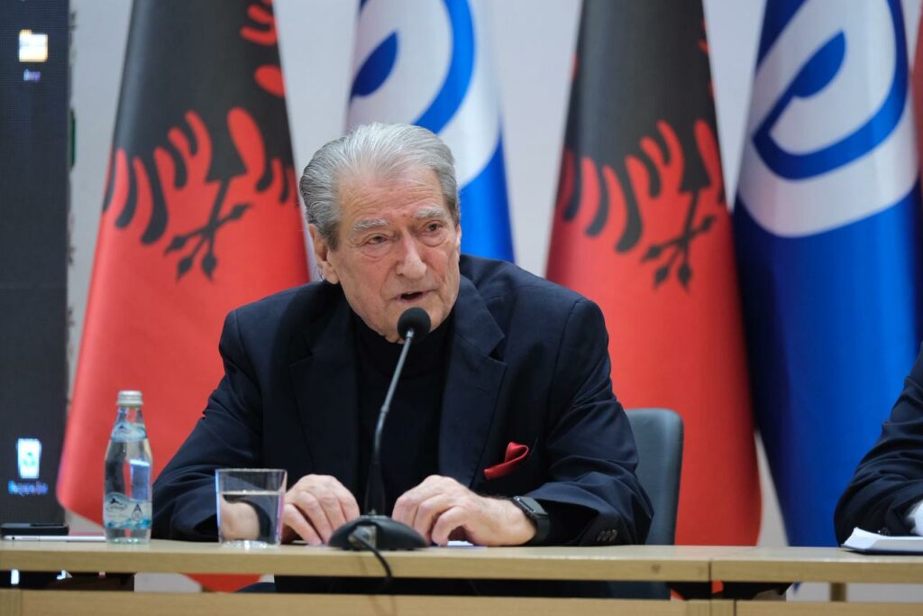 Berisha mbledhje me kryetarët e degëve të PD së  Rama e ka kthyer PS në në leckë 