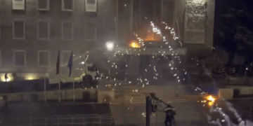 Tensionet në protestë, Lamallari: Shqipëria s’do të merret peng nga një pakicë që përdor të miturit për të fshehur dështimet