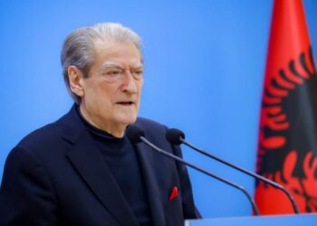 “Prostitutë amorale politike”, Berisha për Ramën: Fshehu pjesëmarrjen në samit ndërkombëtar