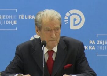 Berisha mbledh grupin: Kryengritja tjetër duhet të jetë më e fuqishmja që ka njohur Shqipëria