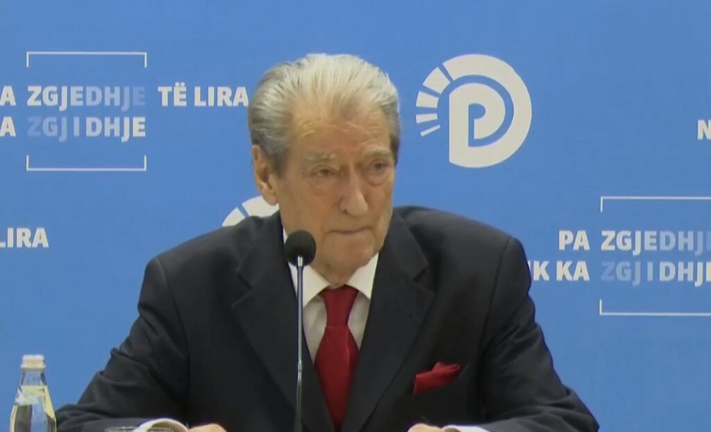 Berisha mbledh grupin  Kryengritja tjetër duhet të jetë më e fuqishmja që ka njohur Shqipëria
