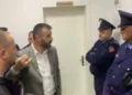 Përplasje për panelet fotovoltaike/ Ndërpritet mbledhja e Këshillit Bashkiak në Bulqizë, efektivët pengojnë hyrjen e banorëve në sallë