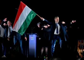 Fotot pikante nga Hungaria: Votuesit i japin fund sundimit 16-vjeçar të Viktor Orbánit
