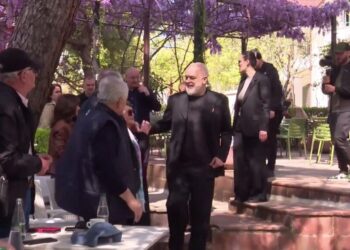 “Ju jeni të parët”! Rama me pensionistët në Tiranë, njofton paketën e re për familjet në nevojë
