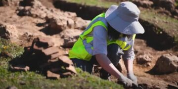 Vijojnë gërmimet në “Kodrën e Pusit” në Lushnje, dalin themelet e ndërtesës së kohës së Antikitetit