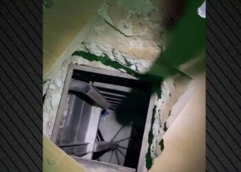 Ushtria izraelite zbulon bazë nëntokësore të Hezbollah, hyrja ndodhej brenda një dyqani rrobash në Liban