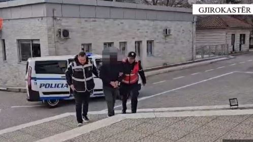 Punonjësi i Bashkisë Gjirokastër shkakton aksident me 3 të plagosur dhe 4 makina të shkatërruara  policia e arreston 