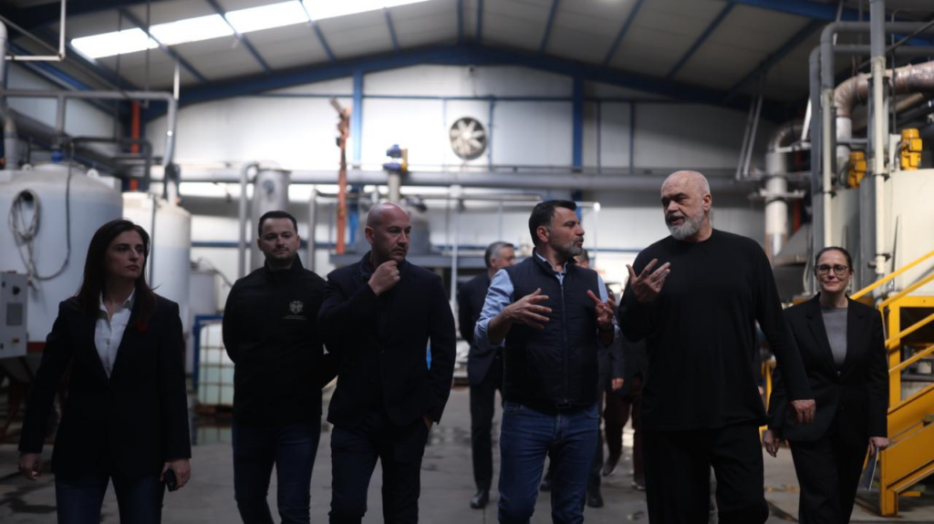  Nga mbetje elektronike tek përpunimi i unazave dhe varëseve të arit   Rama inspekton kompleksin industrial në Durrës