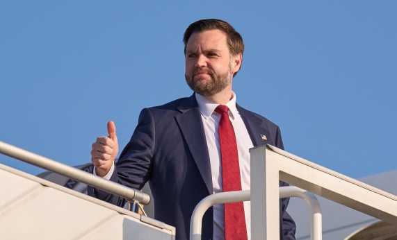 Vance ndërhyn në përplasjet e Trump me Papën  Vatikani të merret me moralin  jo me politikat tona