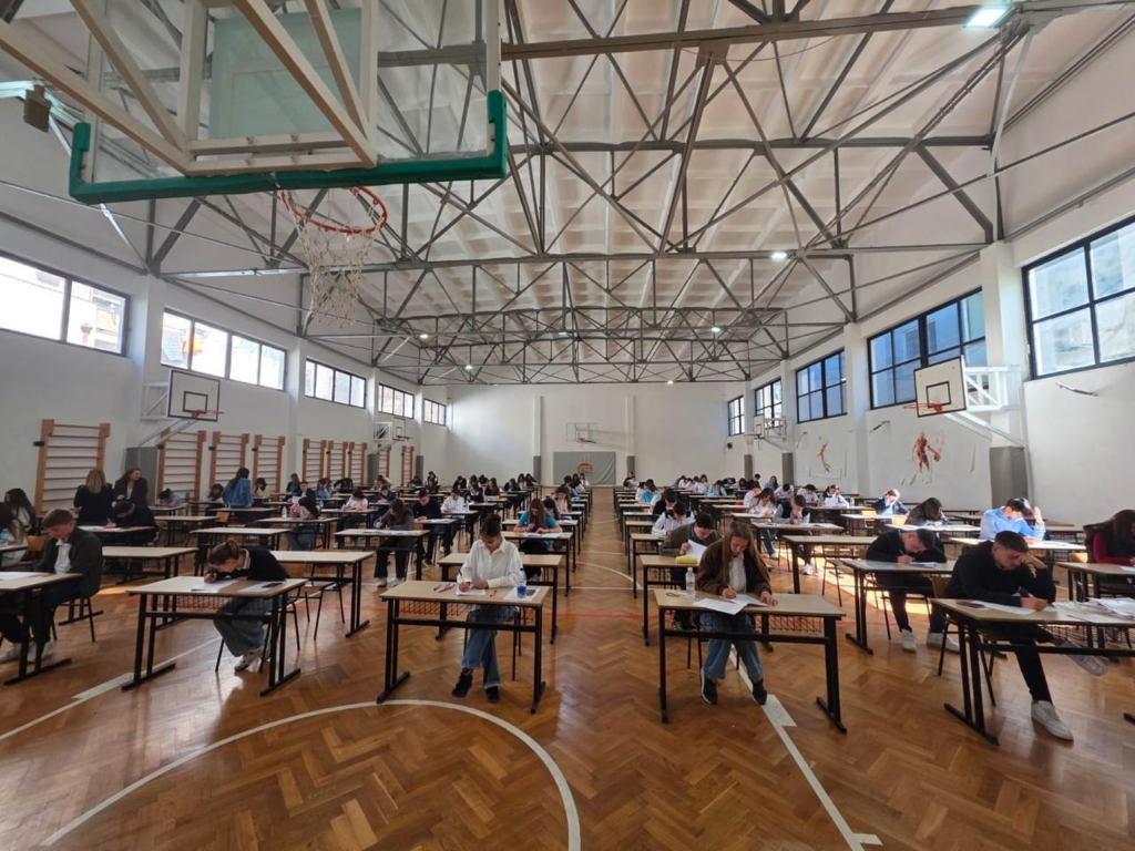 Olimpiada e Gjuhës Shqipe  gara që po bashkon të rinjtë nga dy anët e kufirit Shqipëri e Kosovë