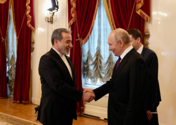 Putin ndryshon rol (para zgjedhjeve), nga lider lufte në ndërmjetës global për paqen