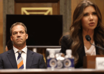 Bashkëshorti i ish-sekretares për Sigurinë Kombëtare në SHBA, në qendër të një skandali