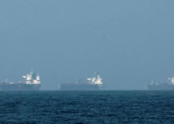 E papritur në Ngushticën e Hormuzit! Anijet ndjekin një rrugë të re, jashtë kontrollit iranian