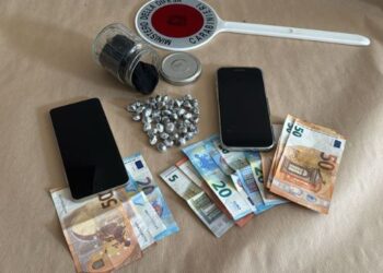 Lëvizjet e dyshimta me makinë e tradhtuan, shqiptari kapet në trafik kokaine në Itali! Ja ku e kishte fshehur drogën