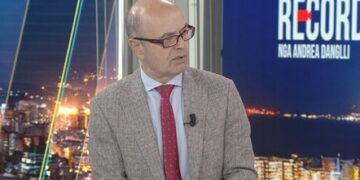 Tensionet në Kuvend, Petro Koçi: Politika është bërë teatër! PD po shmang debatin