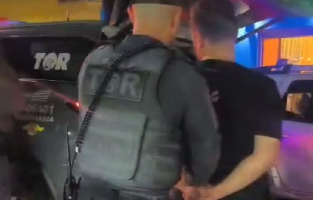 VIDEO   Me pranga në duar  dalin pamjet e arrestimit të Ervin Matës në Brazil