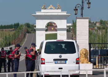 Kërcënimet iraniane, policia rrit vigjilencën! Shtohen kontrollet pranë “Ashraf 3” dhe Ambasadës Amerikane