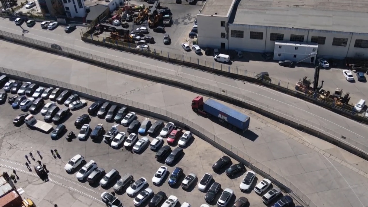 Pritet bllokimi në Portin e Durrësit dhe pikat kufitare  shkak çmimi i naftës  Kamionistët paralajmërojnë protesta