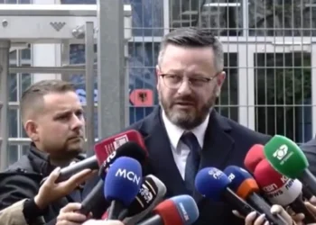 “Veliaj po lexon 300 faqe në ditë”, Ndreca: Do kërkojmë që procesi të realizohet para syve të qytetarëve