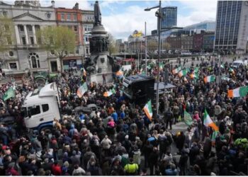 Protesta të dhunshme për naftën në Irlandë, policia përdor sprej