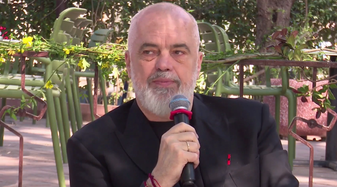 Rama publikon pamje nga punimet në rrugën Fier Fratar  Investim kyç për zhvillimin e zonës