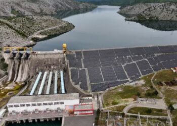 Reuters: Lumi Drin shpëton Shqipërinë nga kriza globale