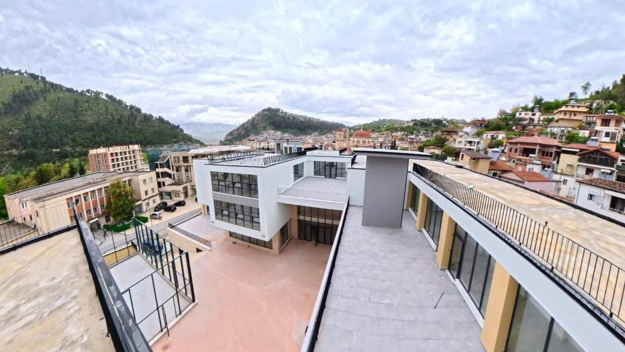 FOTO   Rama  Shkolla  22 Tetori  me laboratorë modernë dhe hapësira sportive