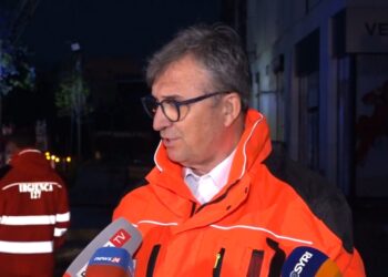 Zjarri shkrumboi pallatin në Tiranë/ Brataj: Në total 11 pacientë të prekur, një person i shtruar me djegie 15 %!