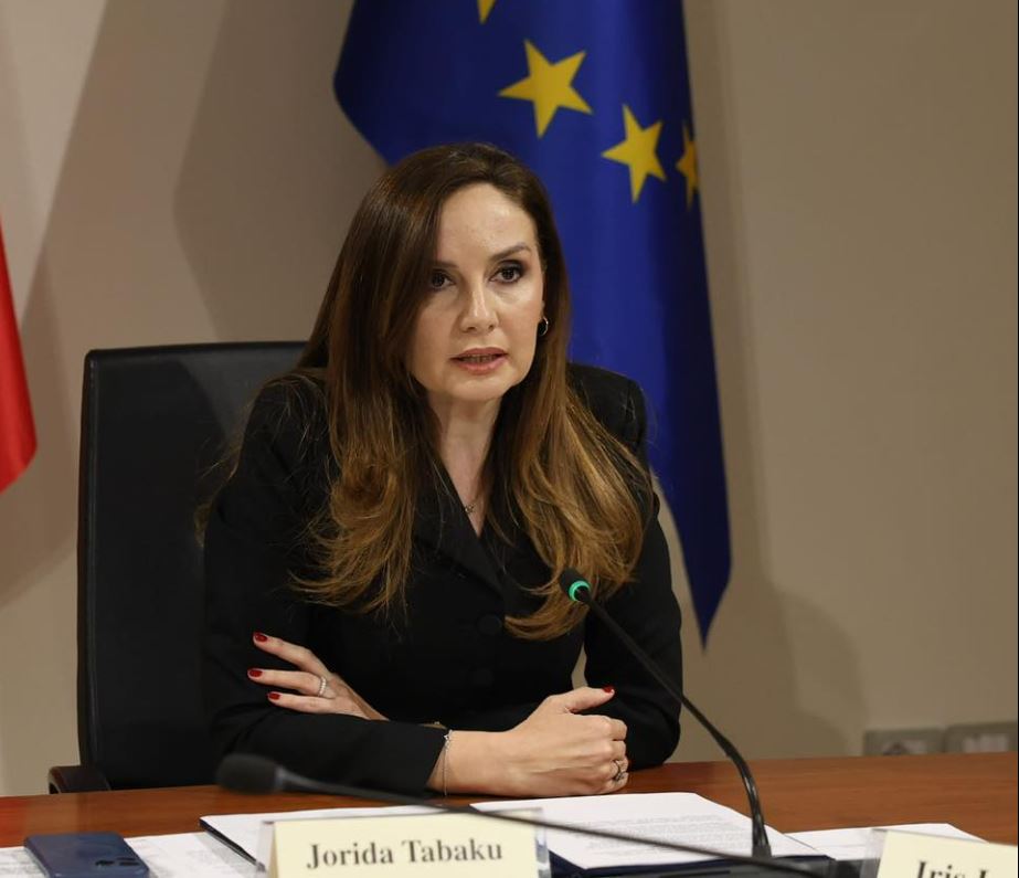 ekonomia-shqiptare-molle-e-kalbur-nga-brenda-tabaku-korrupsioni-eshte-bere-sistem