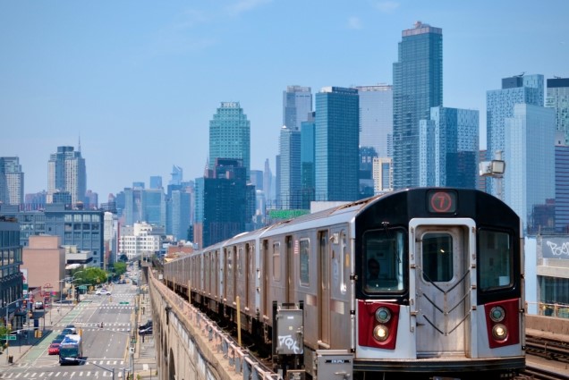  Çmenduri  me biletat e trenit për Botërorin