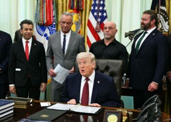 Irani mbylli Hormuzin, Donald Trump paralajmëron zhvillime të rëndësishme