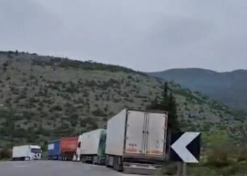 Bllokohen dhjetëra kamionë në Han të Hotit, protesta e kamionistëve në Mal të Zi kundër një rregulli të ri të BE-së