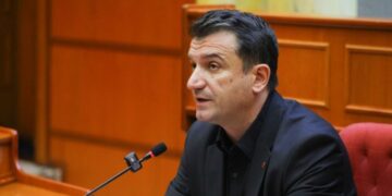 Persekutimi gjyqësor ndaj Veliajt, pse dhëndri i Berishës gjykohet në liri me të njëjtat akuza!