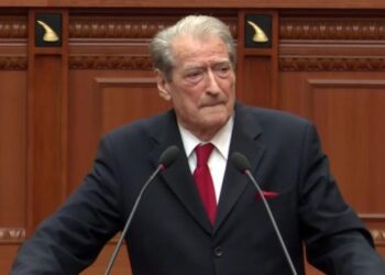 Aksidenti në Durrës/ Berisha replika me Ballën: Shoferi nuk u arrestua më parë se është terrorist i votave!