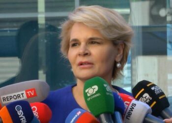 “Dosja ndaj nesh është politike”, Kryemadhi pas seancës në GJKKO: Ilir Metës i çuan kostumin e gabuar, ai është në “top formë”