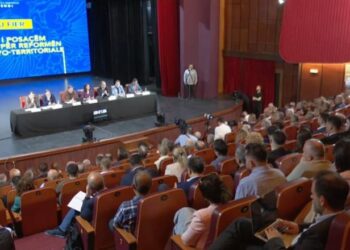 Debat për Reformën Territoriale në Fier/ Mazniku: Fokus te kompetencat e bashkive! Boçi: Reforma e 2014-ës ka dështuar në përfaqësim