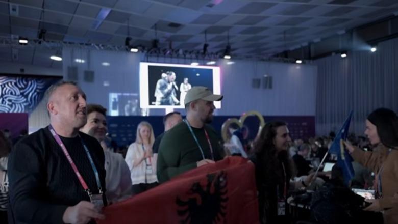 Gjesti i delegacionit serb në Eurovision  përpiqet të largojë flamurin e Kosovës  Nuk lejohet këtu