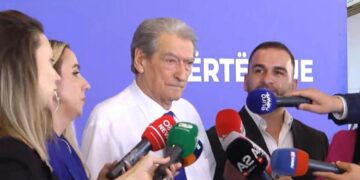 Berisha: Kush shkon në takimet e Salianjit, i mbyll hesapet më PD-në!