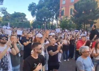 Pas dhunës në Zvërnec, qytetarët mblidhen në protestë në Tiranë