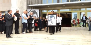 Lamtumirë Birçe Hasko! Përcillet mes nderimesh për në banesën e fundit legjenda e ekranit dhe skenës