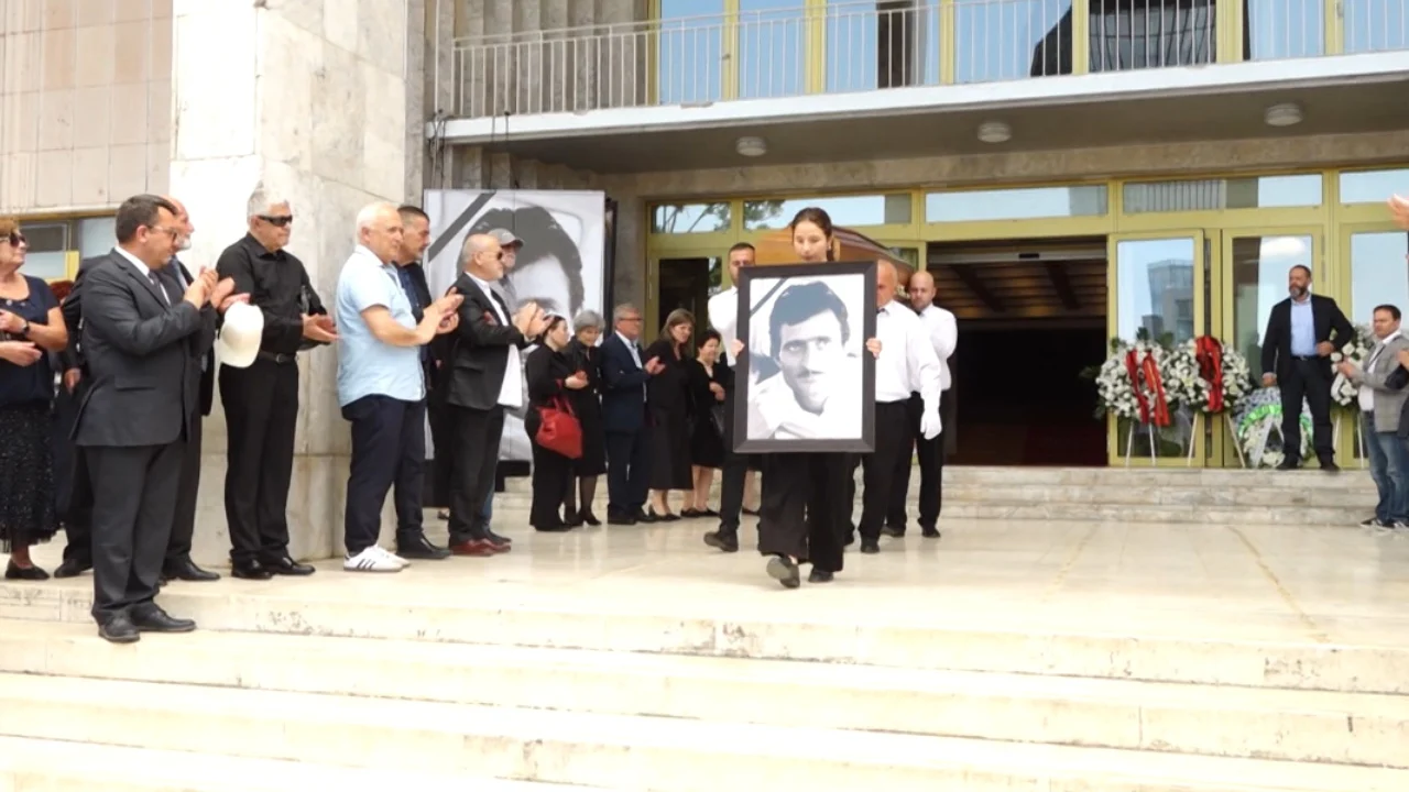 Lamtumirë Birçe Hasko  Përcillet mes nderimesh për në banesën e fundit legjenda e ekranit dhe skenës