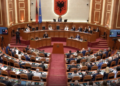 LIVE / 10 interpelanca dhe ndryshime në rregullore, nis Kuvendi