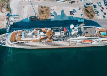 Kroçera franceze ankorohet në Sarandë, Rama: Konfirmohet interesi në rritje për bregdetin shqiptar