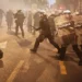 Kaos në Beograd, policia përplaset me studentët që kërkojnë largimin e Vuçiçit