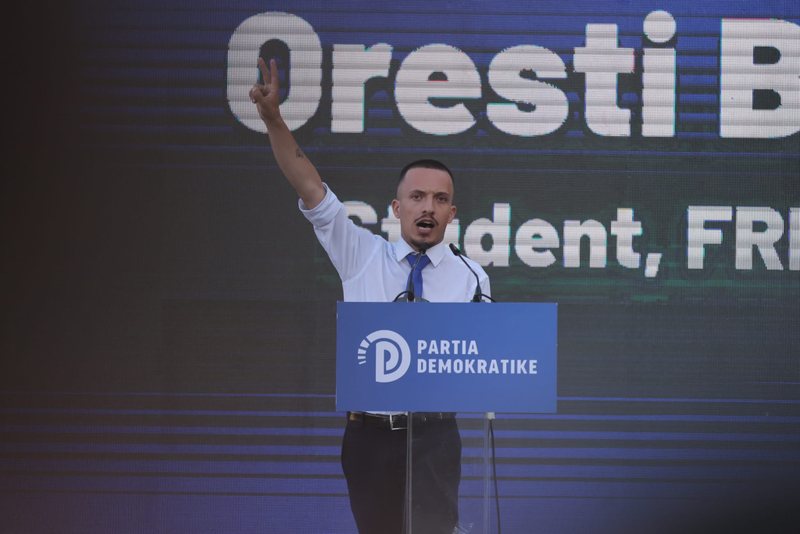  PD nuk është e jotja  as e lëpirësve të tu   Anëtari i FRPD  shpërthen  ndaj Berishës  Nuk më përjashton dot një 