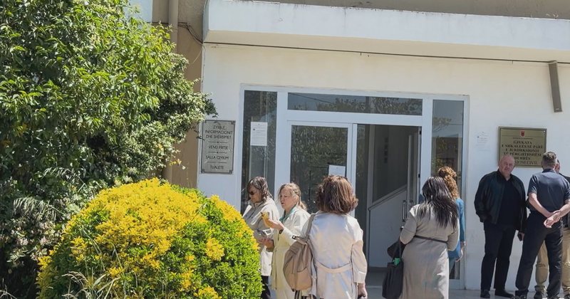 Gjykata e Durrësit në kushte alarmante  mungesë sallash dhe problem sigurie