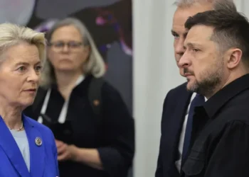 BE rikonfirmon mbështetjen për Ukrainën dhe procesin e anëtarësimit, Von der Leyen bisedë telefonike me Zelenskyn