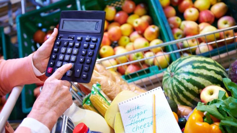 Rritja e çmimeve  Ekspertët propozojnë  kartë pensionisti  për lehtësime fiskale në produktet bazë