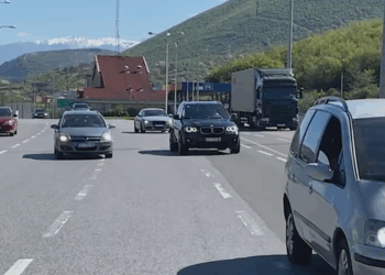Kosova dhe Shqipëria heqin “traun”, nuk ka kufij gjatë sezonit veror