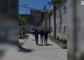 Lëvizte me pistoletë lodër, maskë dhe përforcues grushti, arrestohet 18-vjeçari në Vlorë
